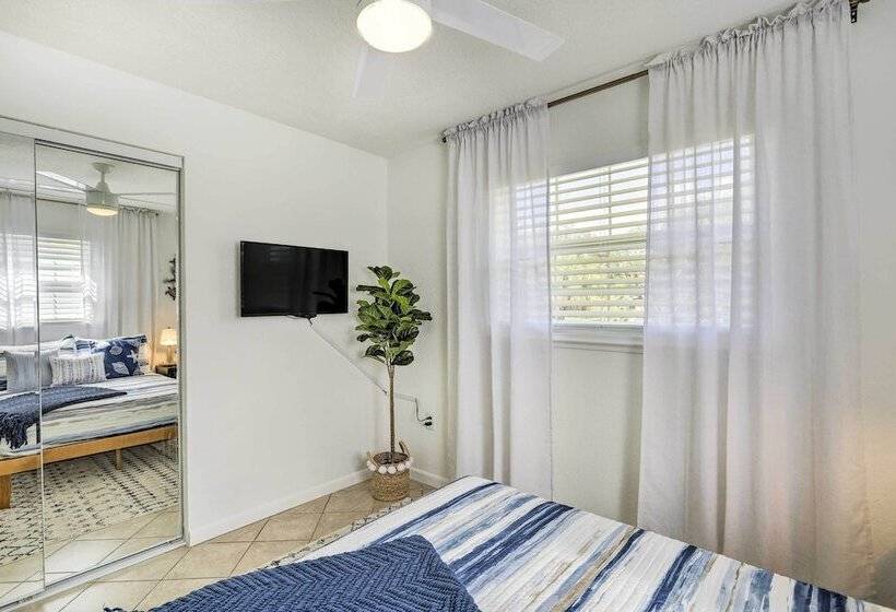 Merritt Island Home: Fire Pit & Canal Access!