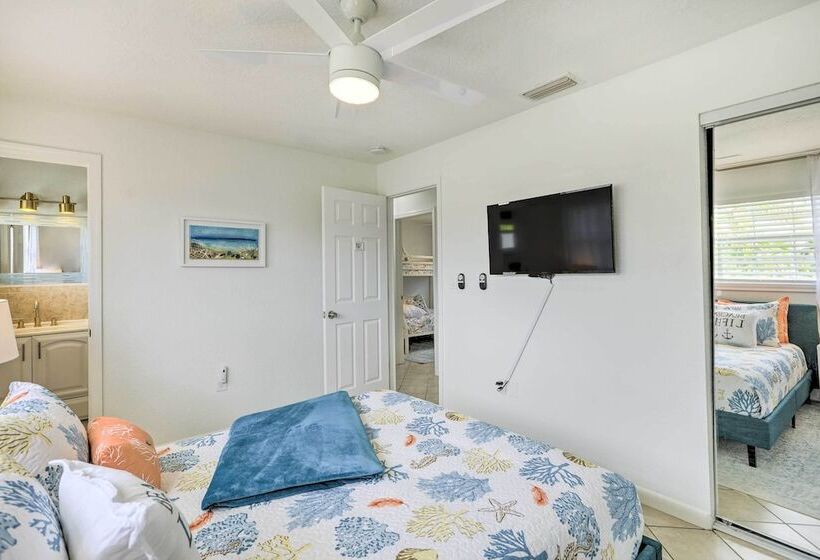 Merritt Island Home: Fire Pit & Canal Access!