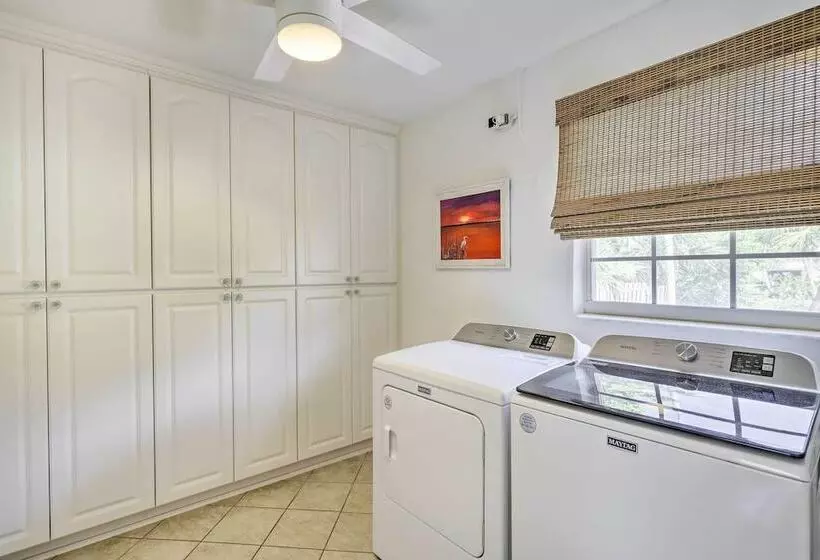Merritt Island Home: Fire Pit & Canal Access!