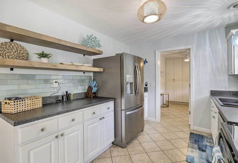 Merritt Island Home: Fire Pit & Canal Access!