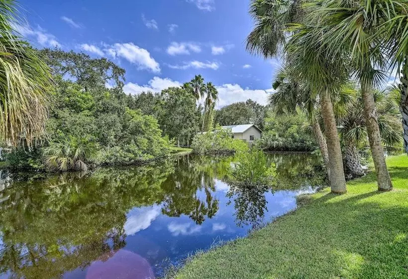 Merritt Island Home: Fire Pit & Canal Access!