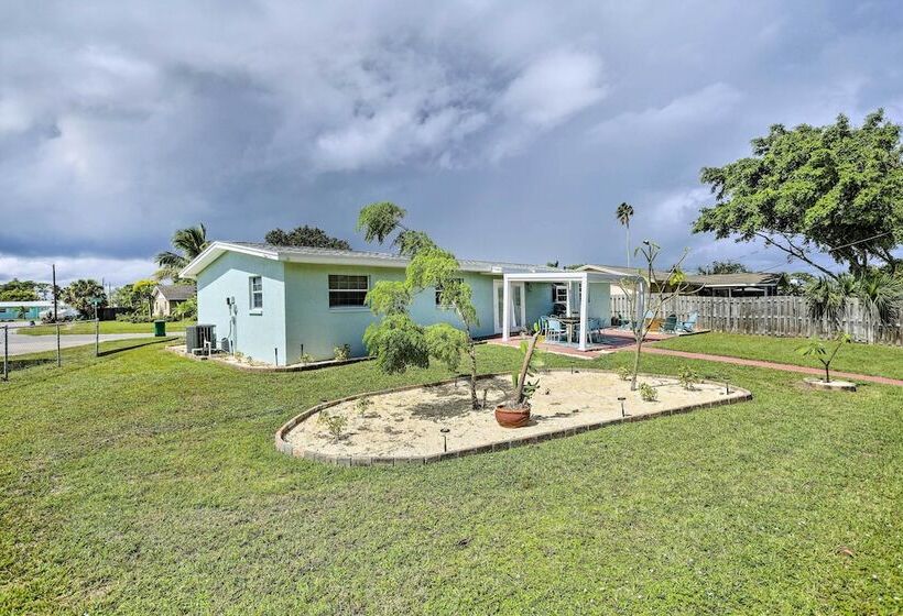 Merritt Island Home: Fire Pit & Canal Access!