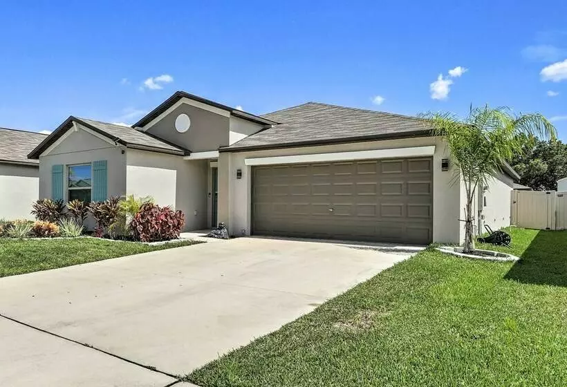 Modern & Bright Ruskin Home Near Bahia Beach!