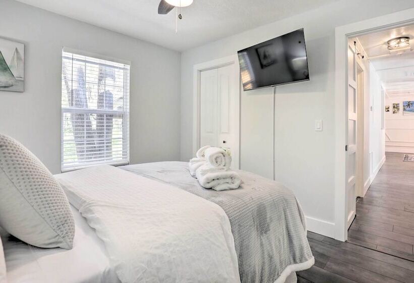 Modern Florida Home ~ 5 Mi To Surfside Park!