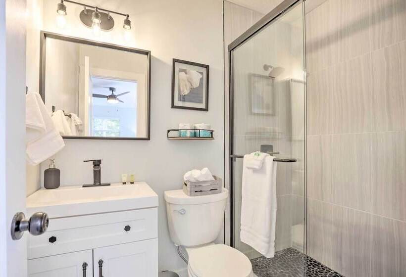 Modern Florida Home ~ 5 Mi To Surfside Park!