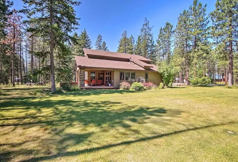 Modern Rustic Ronald Getaway: Hot Tub, Grill!