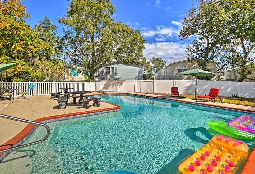 1 Mi To Beach + Hot Tub: Murrells Inlet Retreat!