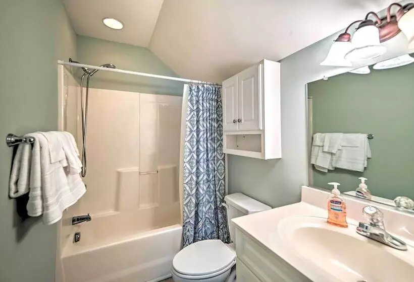 1 Mi To Beach + Hot Tub: Murrells Inlet Retreat!