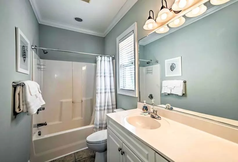 1 Mi To Beach + Hot Tub: Murrells Inlet Retreat!