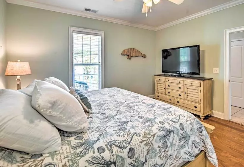 1 Mi To Beach + Hot Tub: Murrells Inlet Retreat!