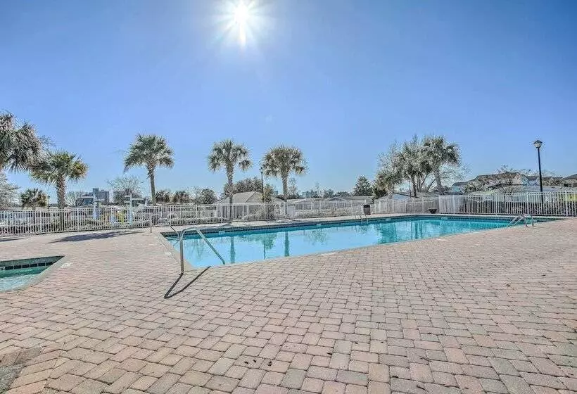 1 Mi To Beach + Hot Tub: Murrells Inlet Retreat!