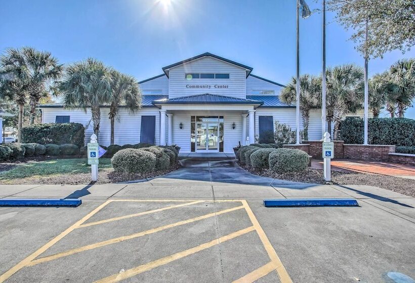 1 Mi To Beach + Hot Tub: Murrells Inlet Retreat!