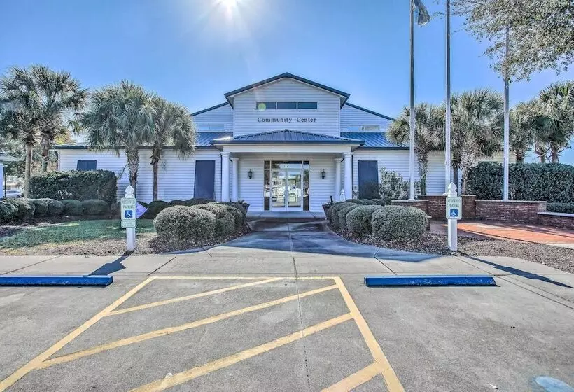 1 Mi To Beach + Hot Tub: Murrells Inlet Retreat!