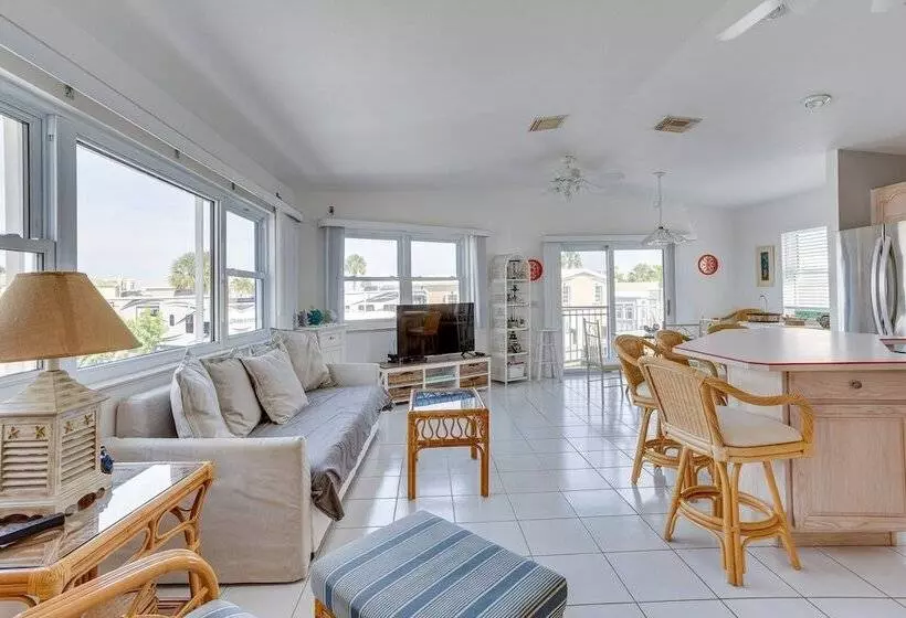 Nettles Island, Jensen Beach Home W/ Patio & Grill