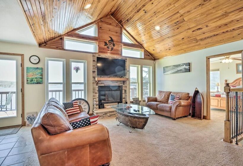 House W/ Deck Overlooking Lake Of The Ozarks!