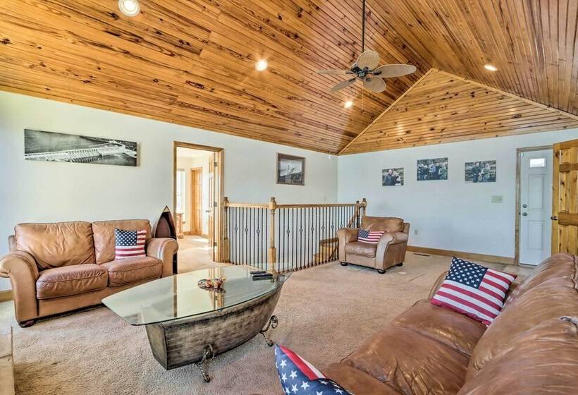 House W/ Deck Overlooking Lake Of The Ozarks!