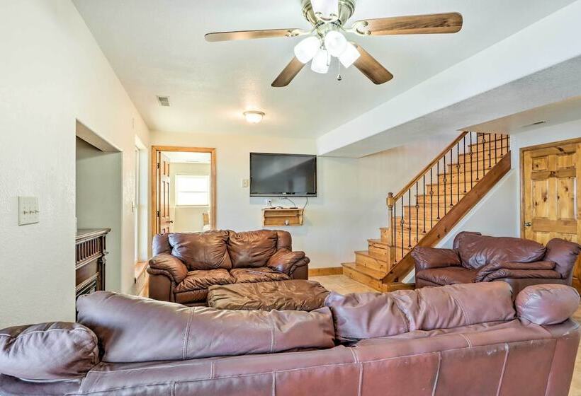 House W/ Deck Overlooking Lake Of The Ozarks!