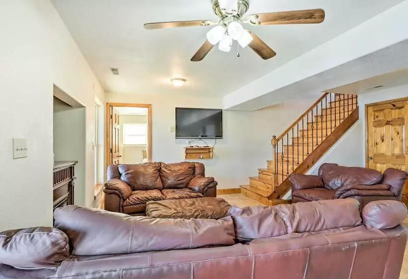 House W/ Deck Overlooking Lake Of The Ozarks!