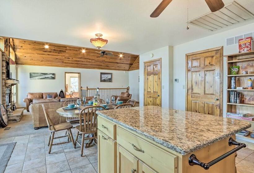 House W/ Deck Overlooking Lake Of The Ozarks!