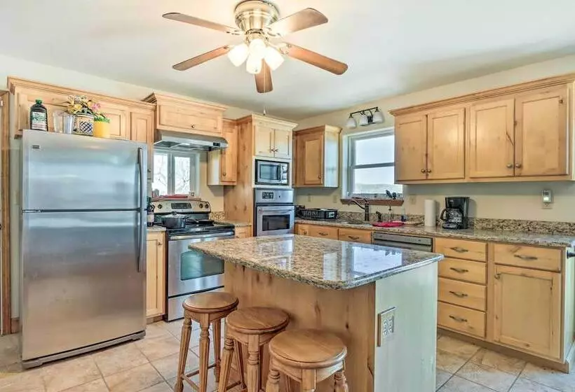 House W/ Deck Overlooking Lake Of The Ozarks!