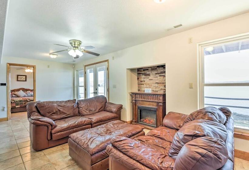 House W/ Deck Overlooking Lake Of The Ozarks!