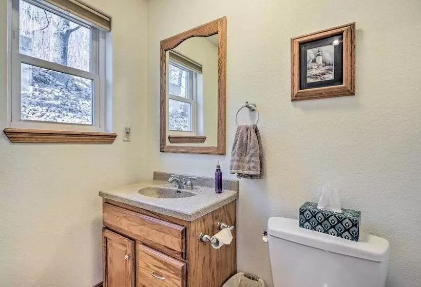 House W/ Deck Overlooking Lake Of The Ozarks!