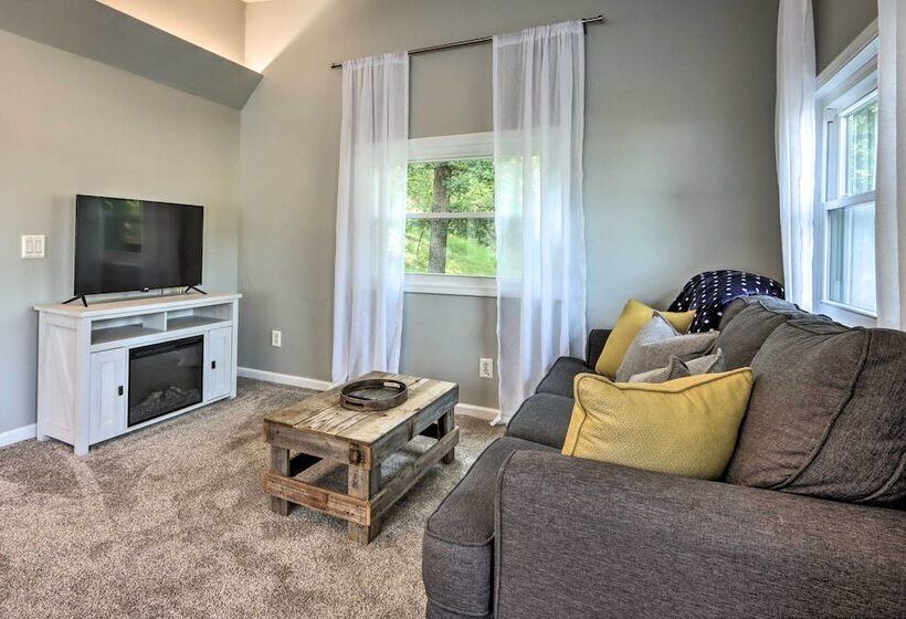 Osage Beach Family Hideaway On No Wake Cove!