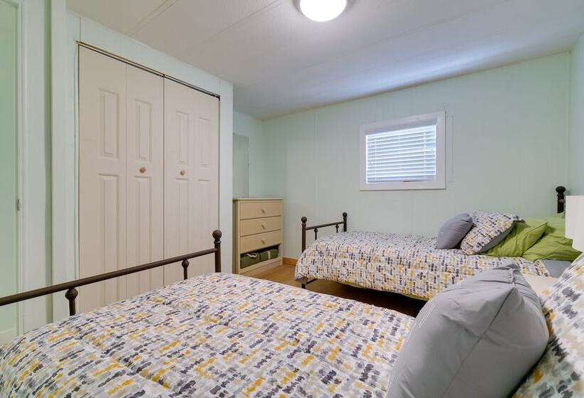 Fire Pit & Boat Dock: Peaceful Dunnellon Cabin!