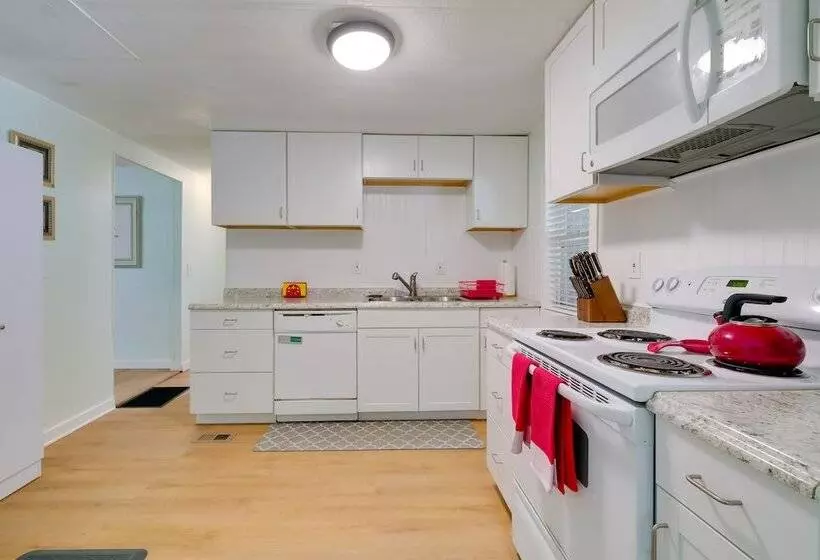 Fire Pit & Boat Dock: Peaceful Dunnellon Cabin!