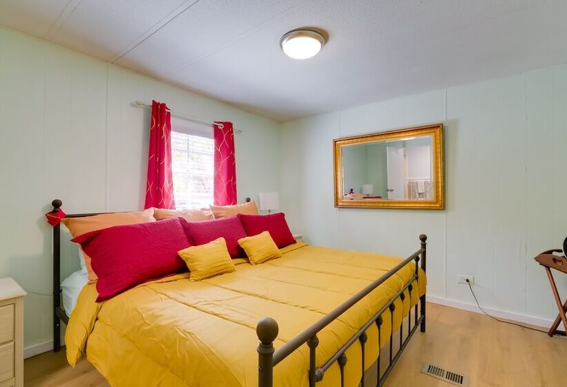 Fire Pit & Boat Dock: Peaceful Dunnellon Cabin!