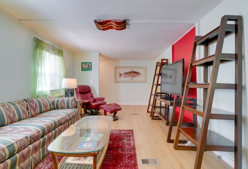 Fire Pit & Boat Dock: Peaceful Dunnellon Cabin!