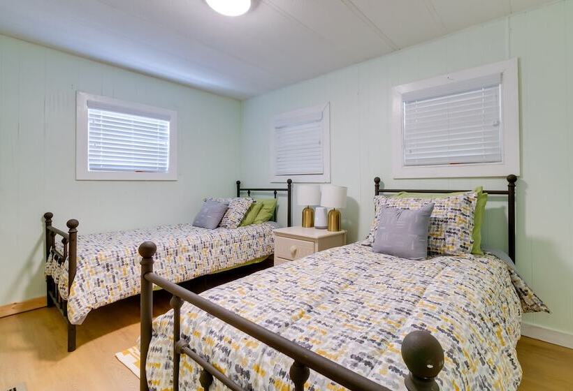 Fire Pit & Boat Dock: Peaceful Dunnellon Cabin!