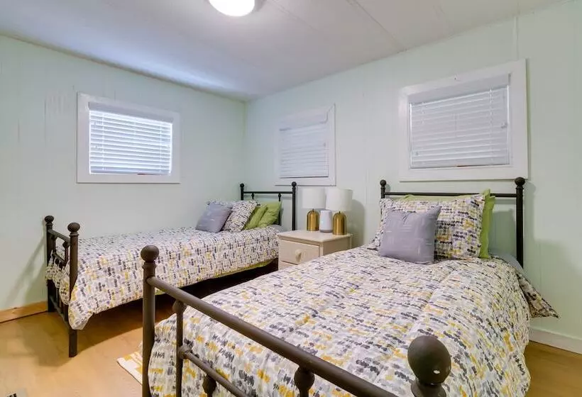 Fire Pit & Boat Dock: Peaceful Dunnellon Cabin!