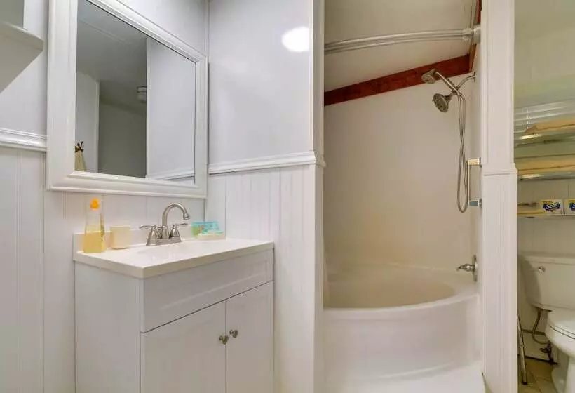 Fire Pit & Boat Dock: Peaceful Dunnellon Cabin!