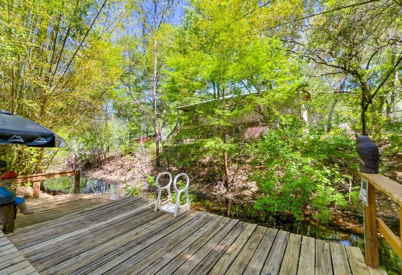 Fire Pit & Boat Dock: Peaceful Dunnellon Cabin!