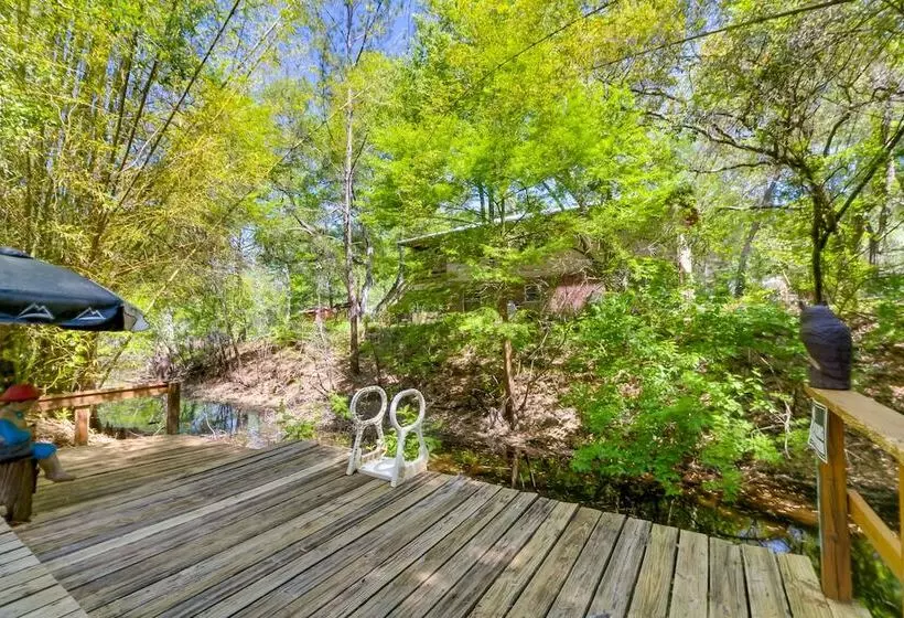 Fire Pit & Boat Dock: Peaceful Dunnellon Cabin!
