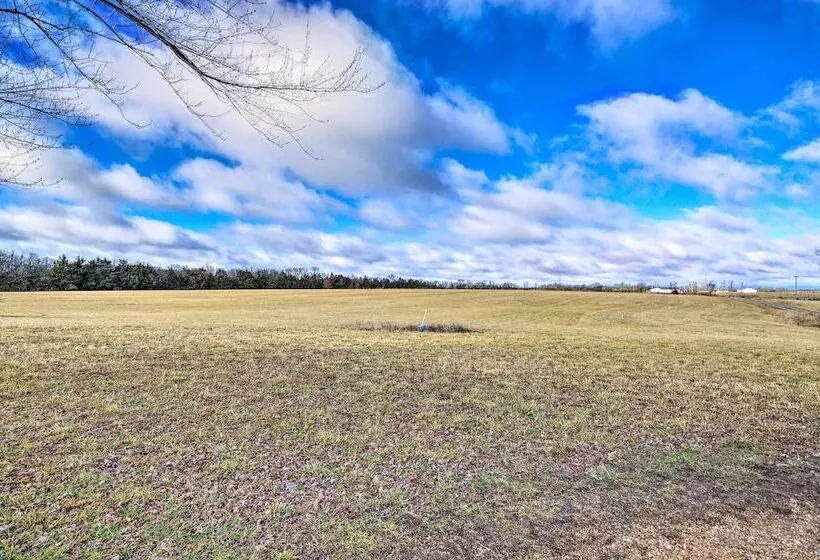Peaceful Missouri Home, 25 Mi To Truman Lake!