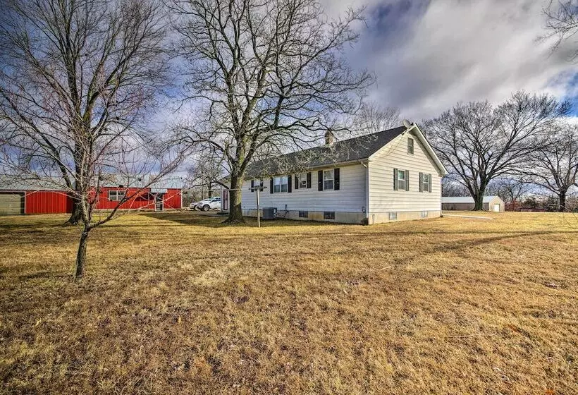 Peaceful Missouri Home, 25 Mi To Truman Lake!