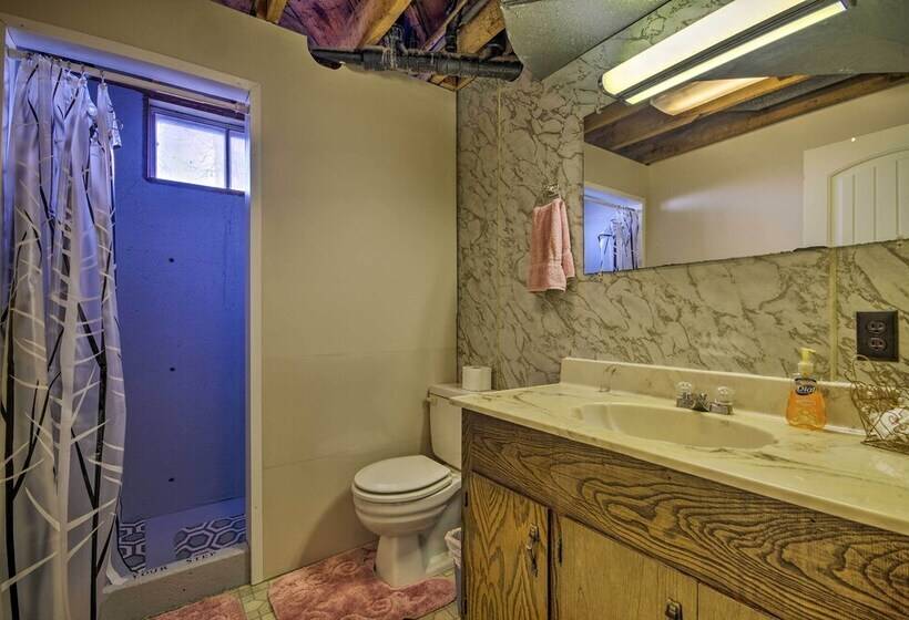 Peaceful Missouri Home, 25 Mi To Truman Lake!