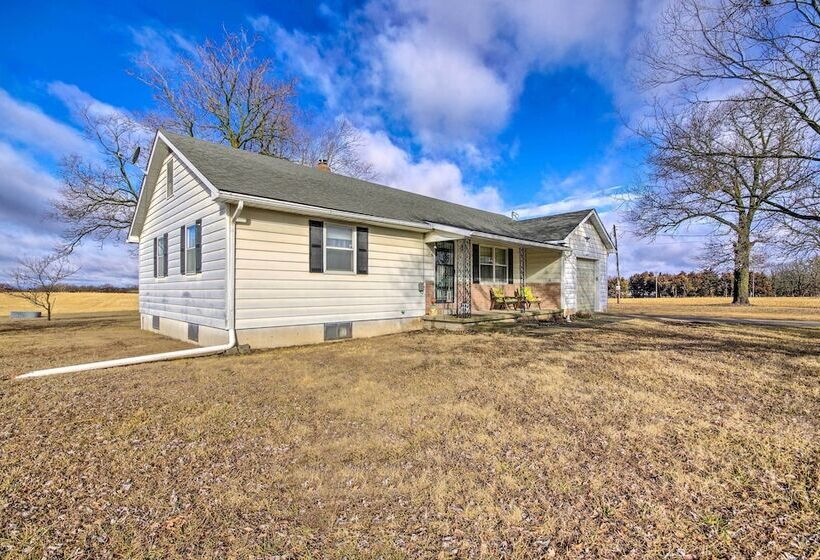Peaceful Missouri Home, 25 Mi To Truman Lake!