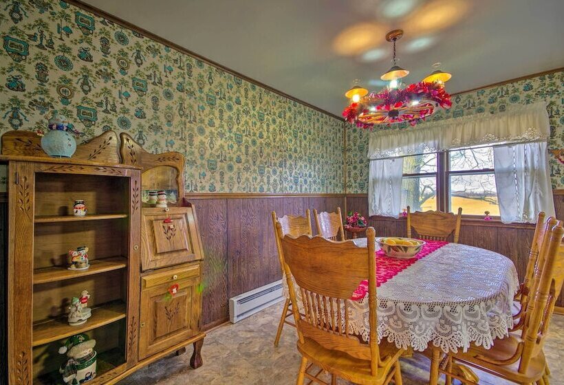 Peaceful Missouri Home, 25 Mi To Truman Lake!