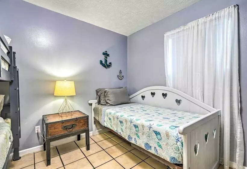 Pet Friendly Pcb Duplex   Walk To Beach!