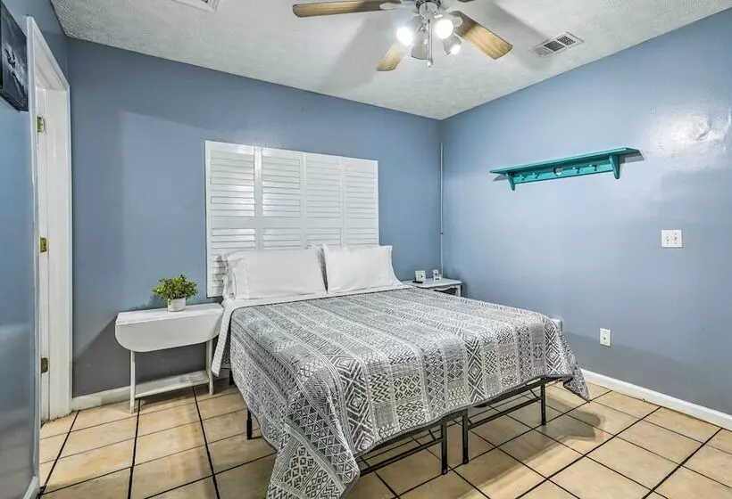 Pet Friendly Pcb Duplex   Walk To Beach!