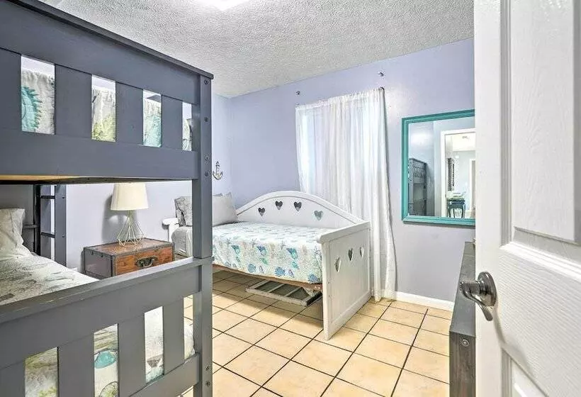 Pet Friendly Pcb Duplex   Walk To Beach!