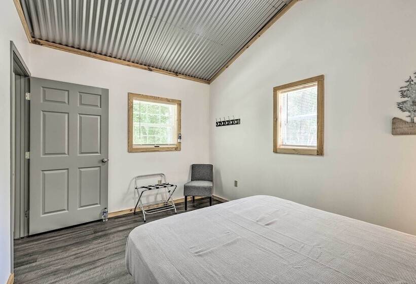 Quaint Tallassee Cabin: Stone Creek On Site!