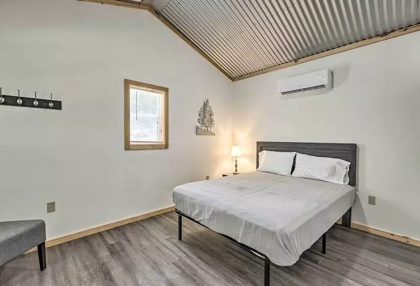 Quaint Tallassee Cabin: Stone Creek On Site!