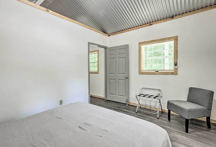 Quaint Tallassee Cabin: Stone Creek On Site!