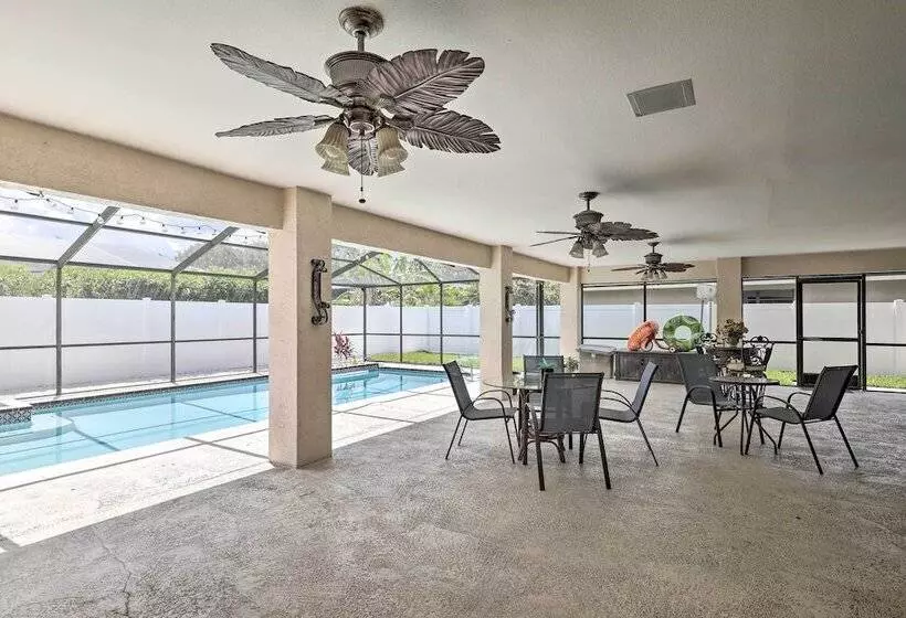 Relaxing Tampa Abode W/ Screened Lanai & Pool