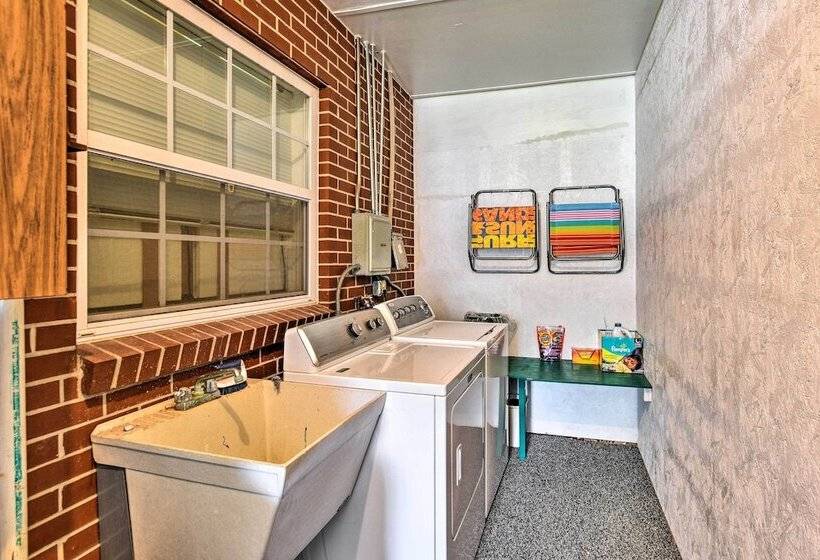 Sandford Vacation Rental Near Airport & Lake!