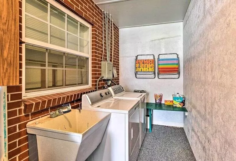 Sandford Vacation Rental Near Airport & Lake!